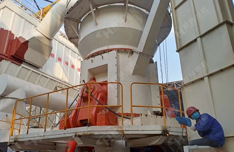 30萬噸高爐渣立磨，HLM1700爐渣立磨機(jī)